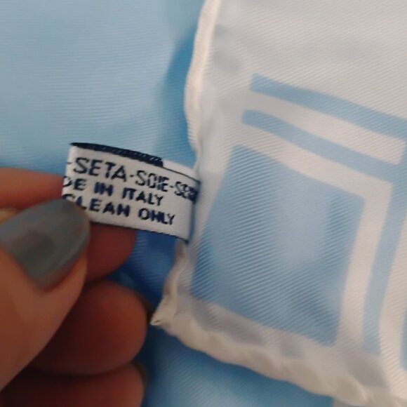 ❤️THE NEW YORK TIMES COMPANY NYT Silk Twill Italy Piano Shawl Scarf 34x35 - Picture 5 of 7